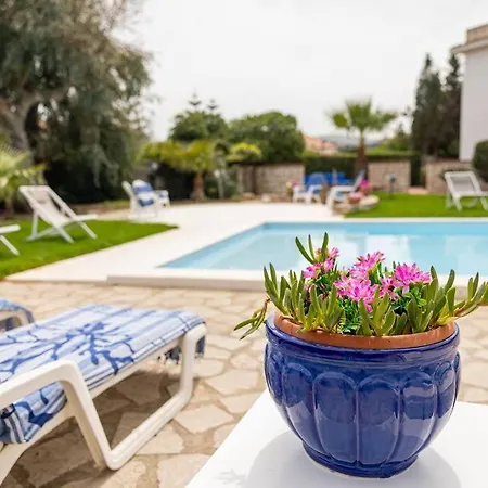 2-casa Sul Mare Con Piscina Vicino Cefalu